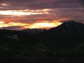 tramonto infuocato dopo nevicata